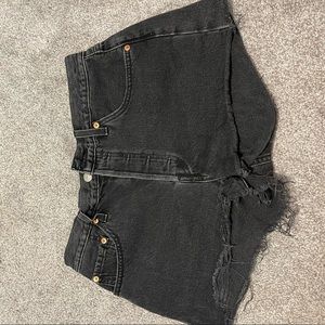 501 Levi black shorts